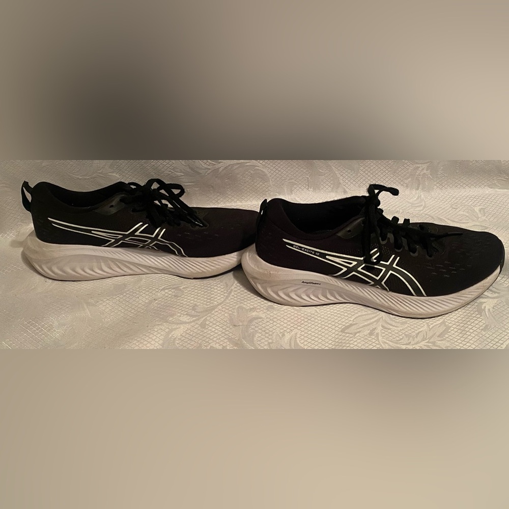 ASICS Black and White Running Shoes. Size 7.5